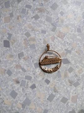 Small gold pendant for chain