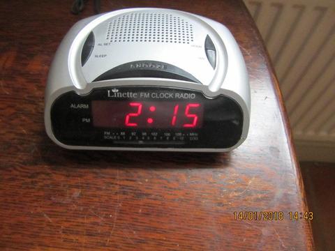 FM CLOCK RADIO it works and is cheap