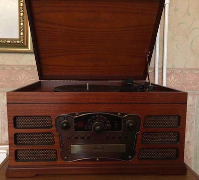 Retro/vintage vinyl record player
