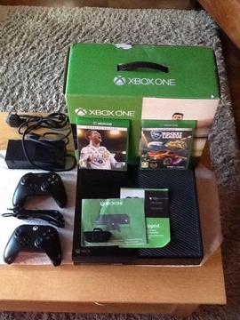 XBOX ONE CONSOLE, 2 X CONTROLLERS , 2 X GAMES , HEADSET JACK ALL IN ORIGINAL BOX