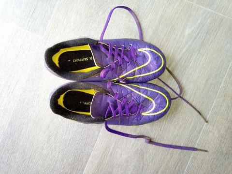 Boys Nike football boots Size 3