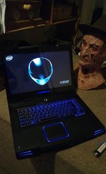 Alienware M15X High end gaming laptop i7 , Nvidi, 8gb ddr3 With booklets & Discs