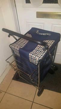 Marketeer 6 wheel shopping trolley