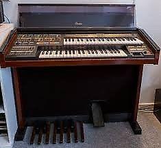 Yamaha Electrone Organ, model MC-600 with stool