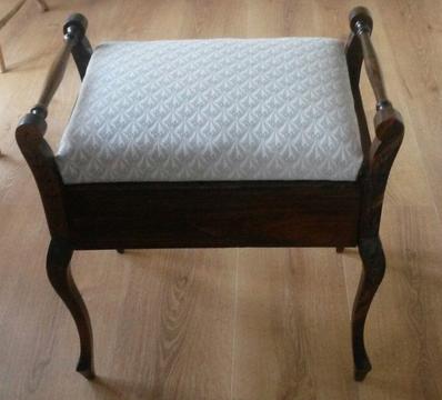 Lovely piano stool with storage for music etc