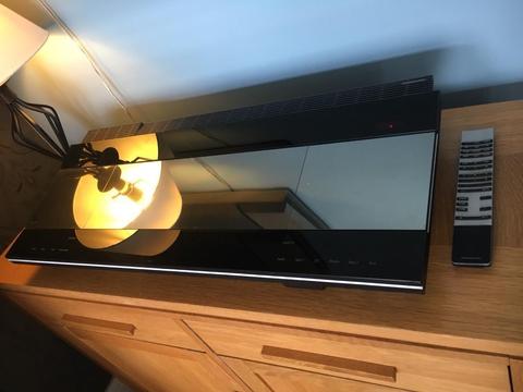 B&O Bang and Olufsen Vintage Beocentre 9300 music system, 4x speakers and remote control