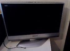 PANASONIC 32 in FREE VIEW HDMI ON SWIVEL STAND EXCELLENT QUALITY TV