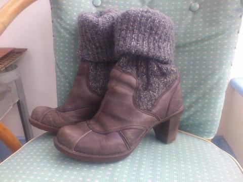 Cosy boots by 'El Naturalista' (size 4)