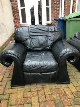 Black leather 3 piece settee and 2 chairs