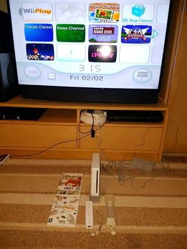 Nintendo wii console with controller and games, fully tested £25