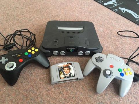 N64 CONSOLE, PAL, WITH 2 CONTROLLERS AND GOLDENEYE, VGC!