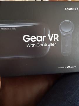 Samsung vr2 with controller (nearly new)
