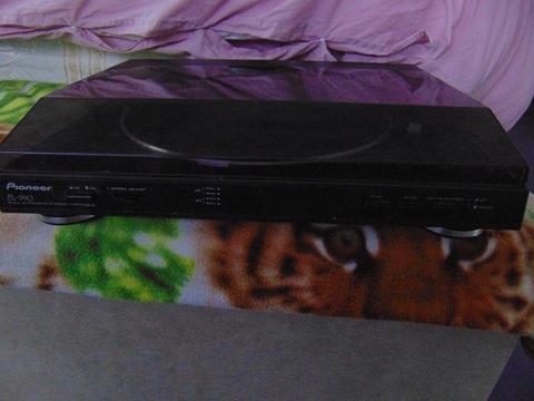 Pioneer PL990 turntable for sale. hardly used, house move forces sale