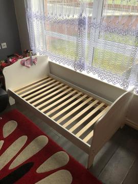 Lovely toddler cot bed
