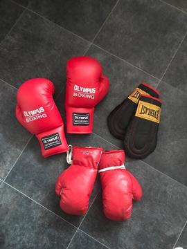 Boxing glove and sparring mits