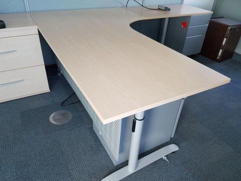 executive managers desk with desk extension and pedistal