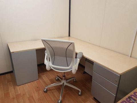 executive managers office desks in maple top spec