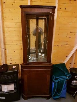 Free corner cabinet