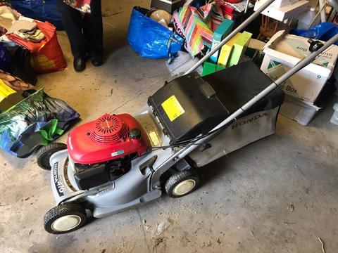 Honda petrol lawn mower