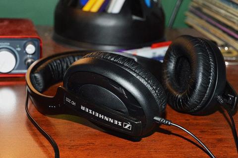 Sennheiser HD 202 Headphones - Perfect Condition