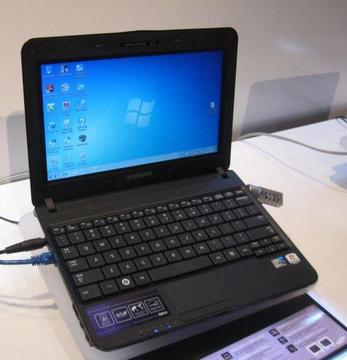 Samsung NB30 10.1 inch Intel Atom 1 GB Ram 250 GB HDD Windows 7 Webcam WIFI Notepad