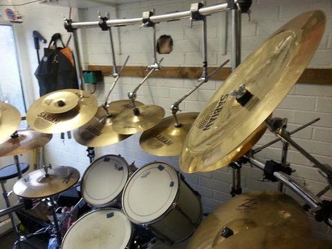 Drums/cymbals/rack/pedals/ stands/extras