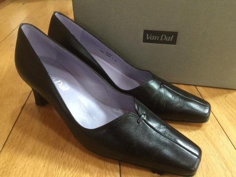 Van Dal ladies black leather court shoes worn once size 7