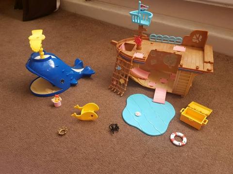 Sylvanian Families splash whale and adventure treasure ship