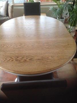 Beautiful Laura Ashley style oak table and four leather chairs
