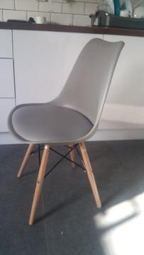 Brand new Modern / Retro Dining Chairs Tulip Eiffel DSW Style BeechWood Legs & Cushioned