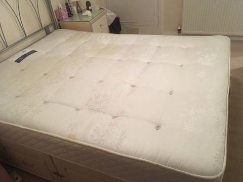 Free king size mattress1 year old