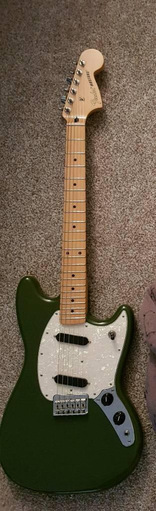 Fender offset mustang olive green