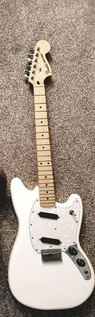 Fender offset mustang white