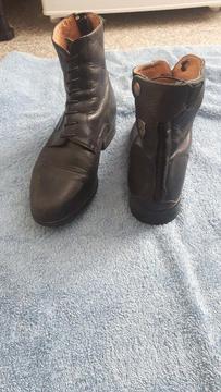 Black leather Jodhpur boots