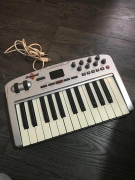 M-Audio Oxygen 8 V2 25-Key MIDI Controller Keyboard used hardly