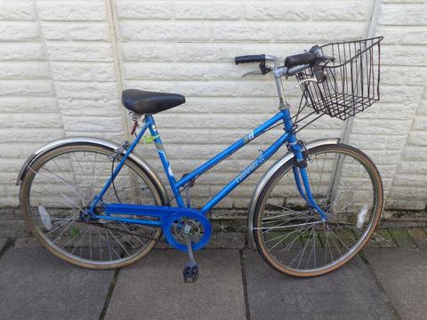 ladies 22in hybrid bike, basket, lights, ready t o ride free deliver d-lock available