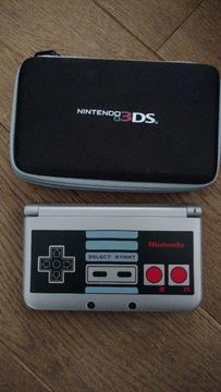 Nintendo 3DS XL Retro NES edition (US version) - with case