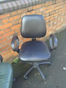 Office swivel desk chair in very good condition