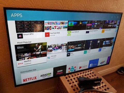 SAMSUNG 55-inch SUPER Smart 4K HDR UHD LED TV,built in Wifi,BLUETOOTH,Freeview HD