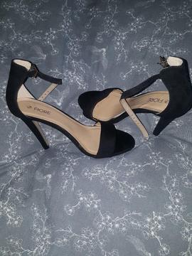 Black heels size 5
