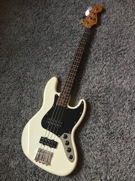 Fender Modern Player Jazz Bass Mk 2, Satin Olympic White, Rosewood Fingerboard, Humbuckers PRISTINE
