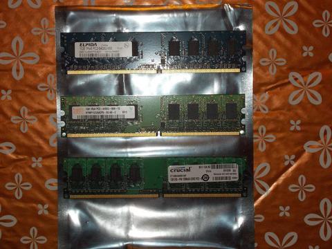 DDR2 MEMORY 1 GB sticks £2 each. Speeds: 800, 667 and 533 MHz. All good condition