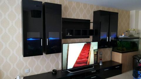 Entertainment unit with LED lighting