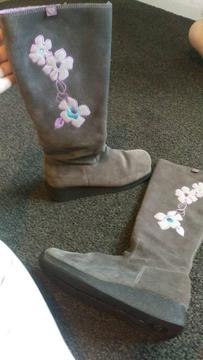 Girls Roxy boots