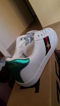 Gucci bee trainers unisex