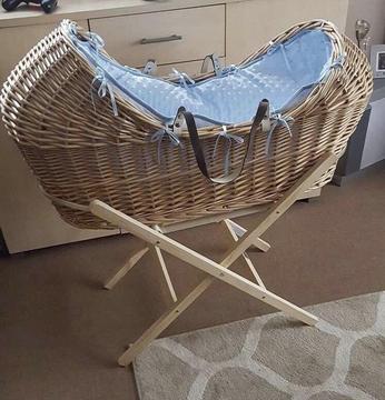 Moses basket with stand