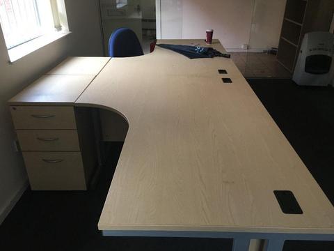 L shaped office table in Light Oak VGC