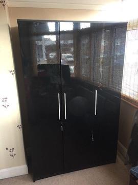2x triple wardrobes - to collect today Sunday 18 feb
