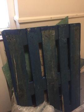 Wooden pallet free to collector