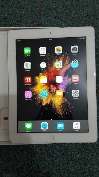 Apple iPad 3 (16GB memory) in Perfect Working Condition